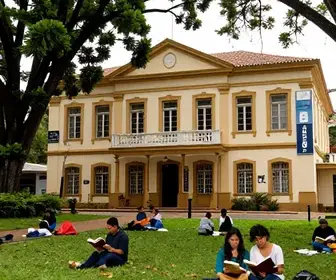 Descubra a Biblioteca Pública Municipal Carlos Dorval de Macedo em Lages - SC